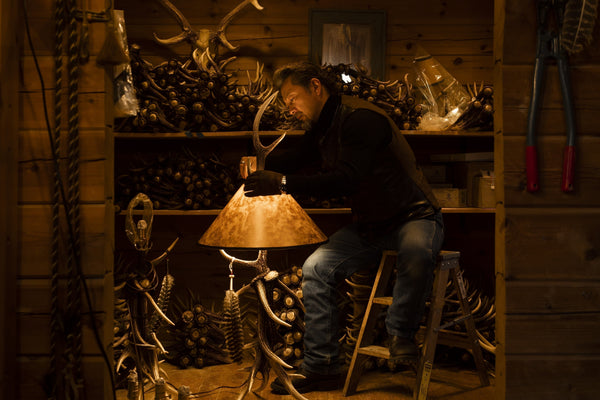 DEER HORN SMITH'S 鹿角シャンデリアの魅力に迫る