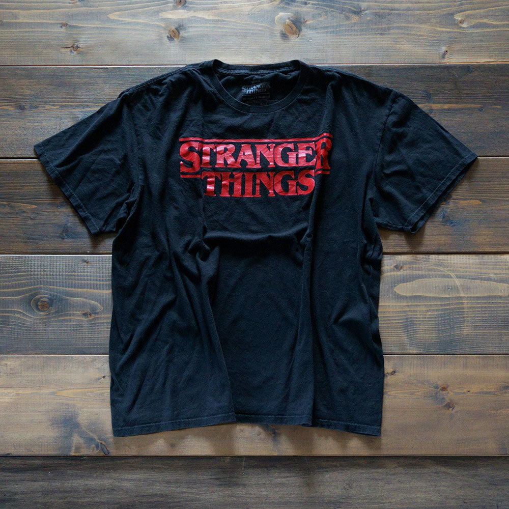ストレンジャーシングス　ロゴTシャツ