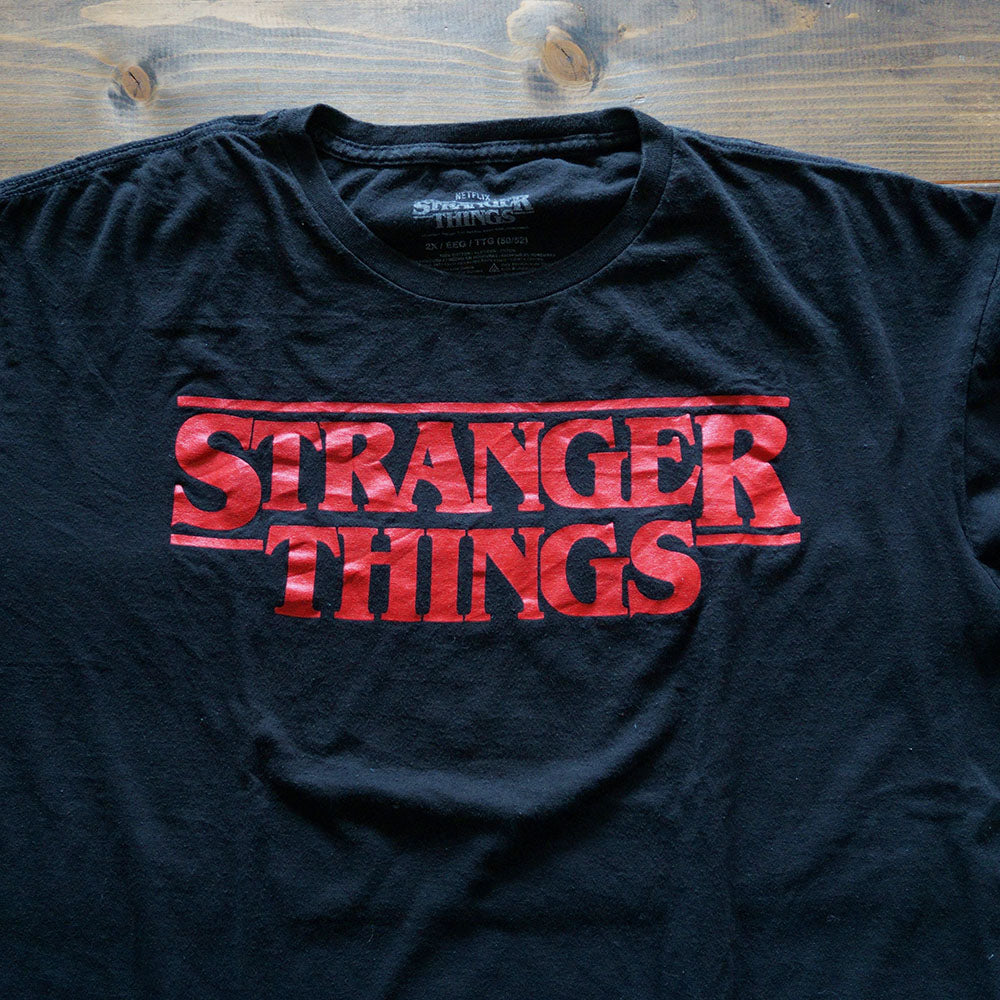 ストレンジャーシングス　ロゴTシャツ