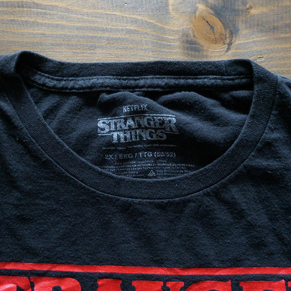 ストレンジャーシングス　ロゴTシャツ