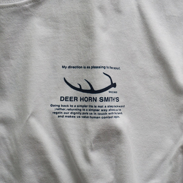 《DEER HORN SMITH'S》クルーネックロゴTシャツ/ホワイト