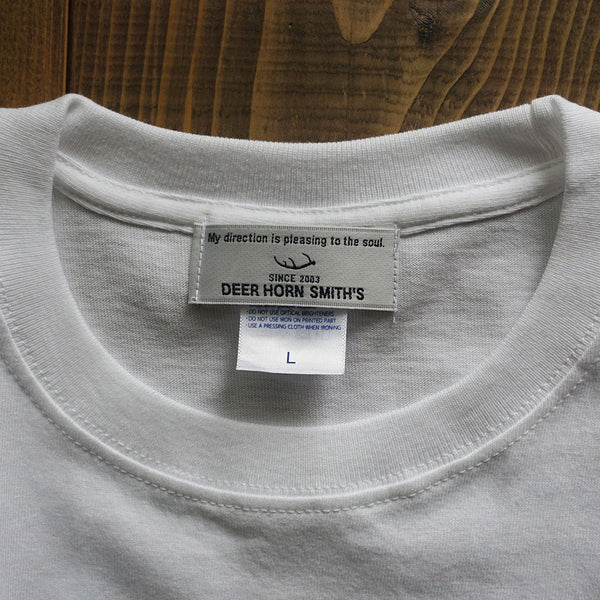 《DEER HORN SMITH'S》クルーネックロゴTシャツ/ホワイト