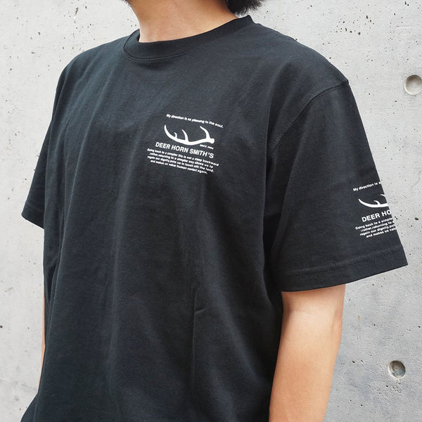 《DEER HORN SMITH'S》クルーネックロゴTシャツ/ブラック