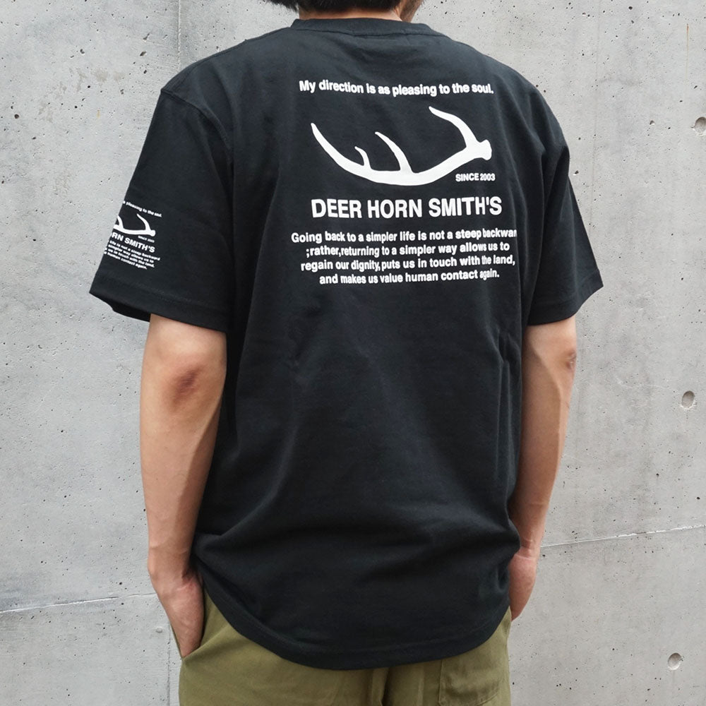 《DEER HORN SMITH'S》クルーネックロゴTシャツ/ブラック