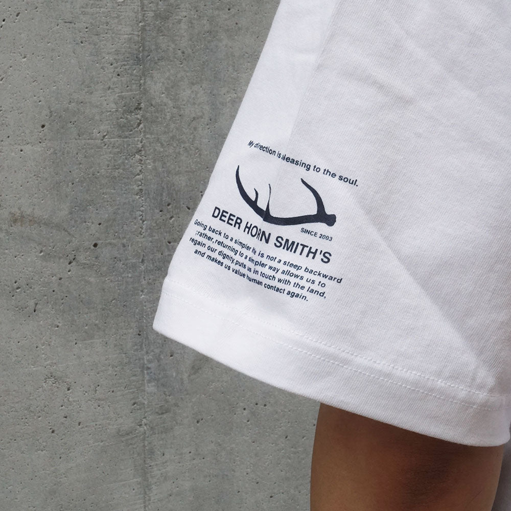 《DEER HORN SMITH'S》クルーネックロゴTシャツ/ホワイト