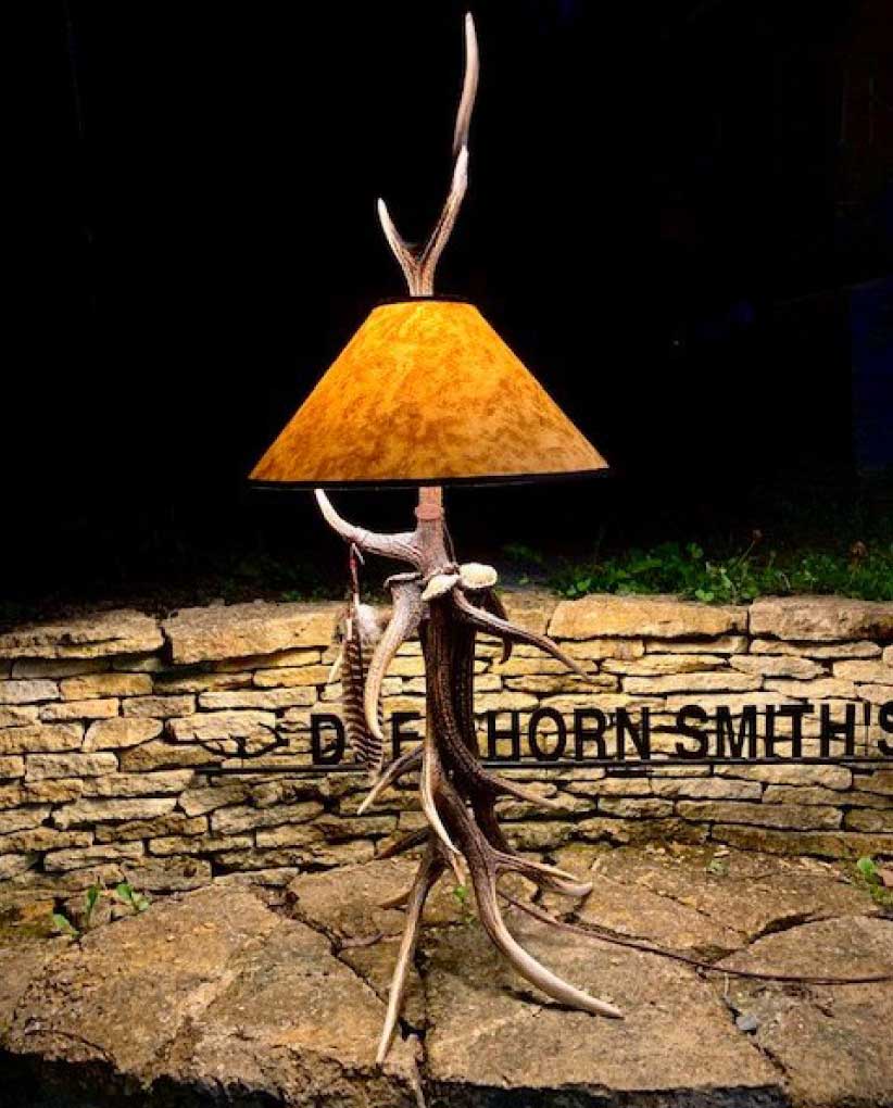 DEER HORN SMITH'S  TABLE  LAMP  (L)